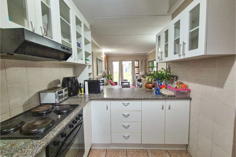 2 Bedroom Property for Sale in Vredekloof East Western Cape